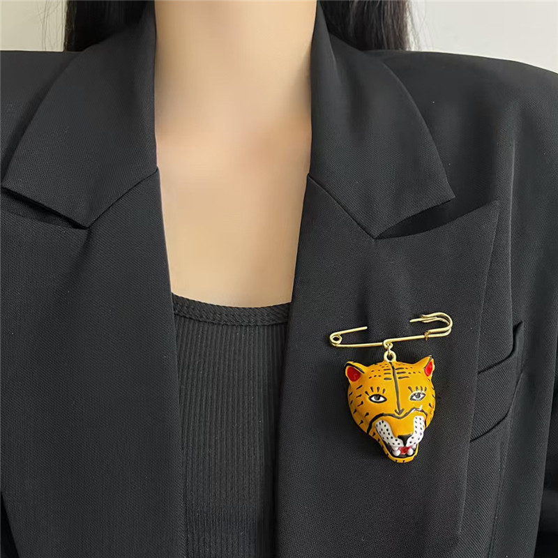 Elegant Enamel Tiger Brooch Pi - огляд і ціна Women'S Formal Wear Accessories
